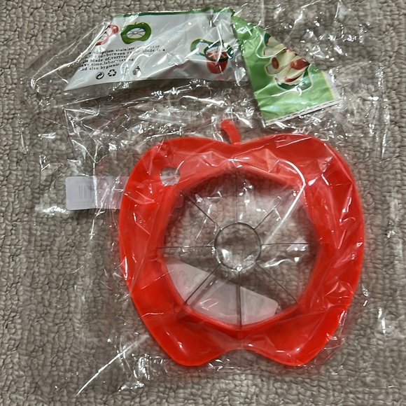 NWT - Apple Slicer - Picture 2 of 3